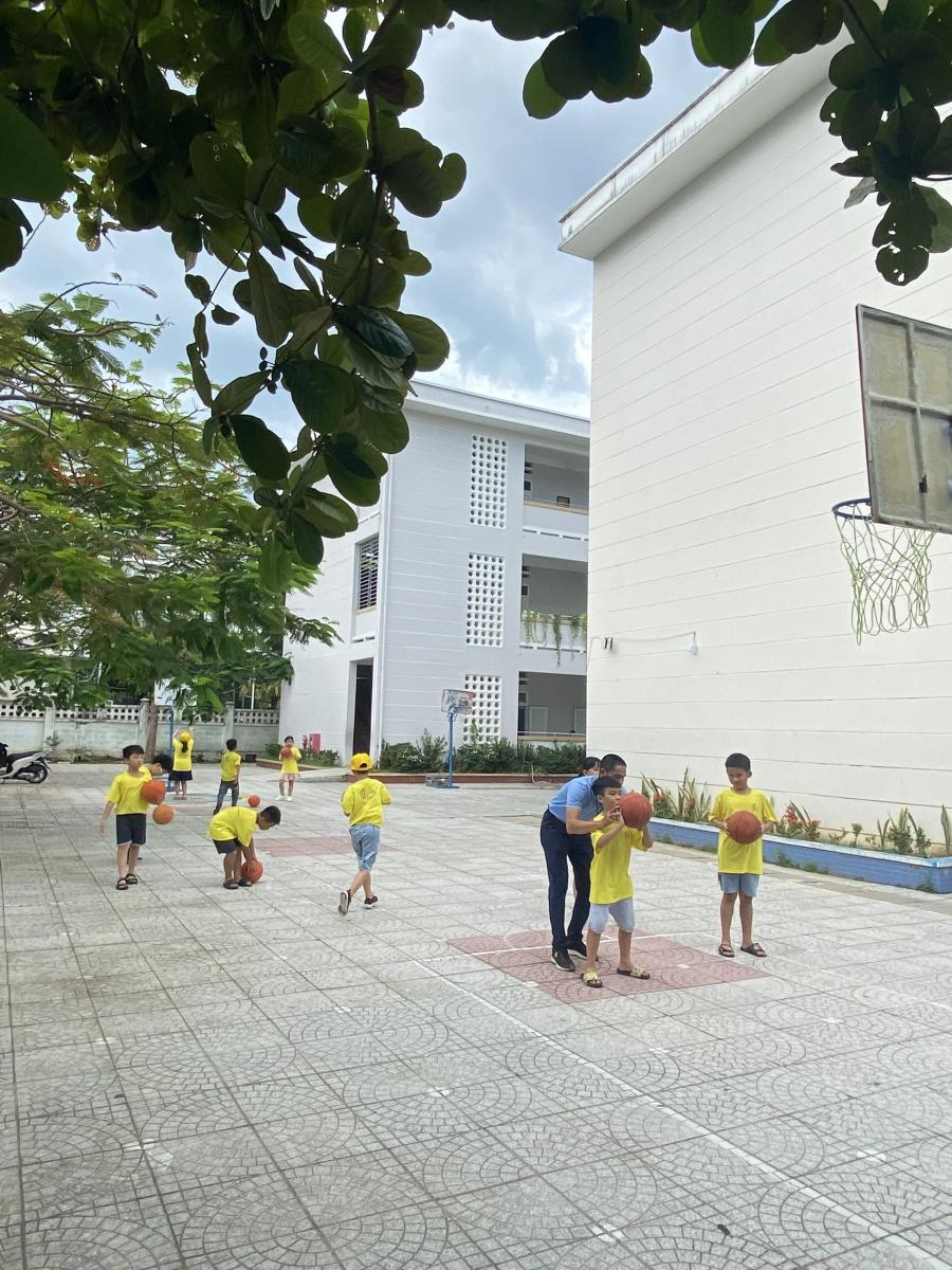 Bóng đá & Bóng rổ: Bài học về tinh thần đồng đội và chiến thuật