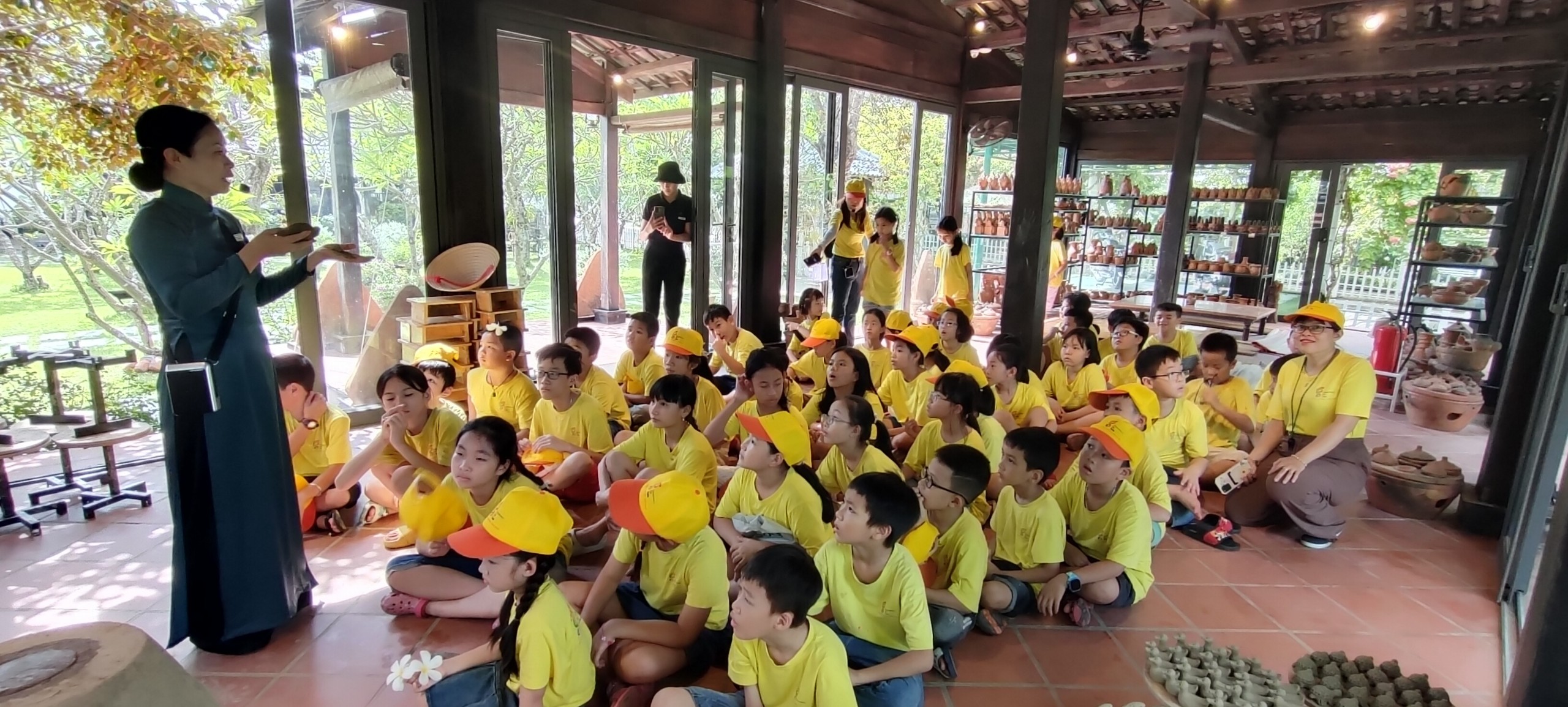 HOẠT ĐỘNG LÀM GỐM VÀ THAM QUAN TRẢI NGHIỆM TẠI CHAMPA ISLAND CỦA TRUNG TÂM KỸ NĂNG SỐNG CSC NHA TRANG